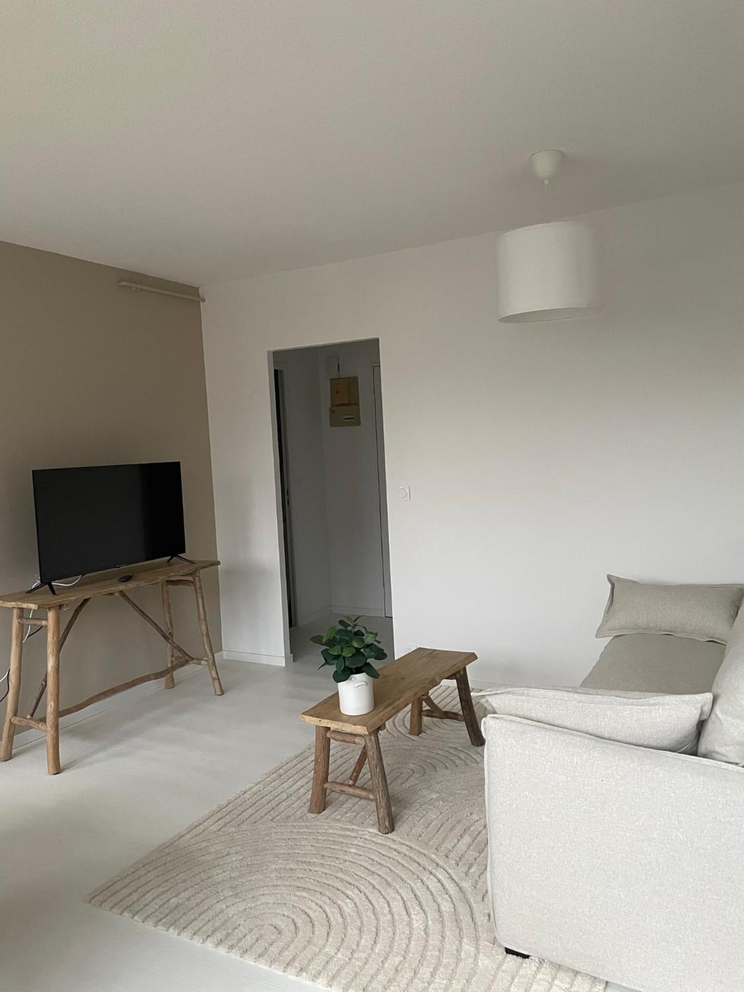 Au Coeur De La Ponetie Apartment Орияк Екстериор снимка