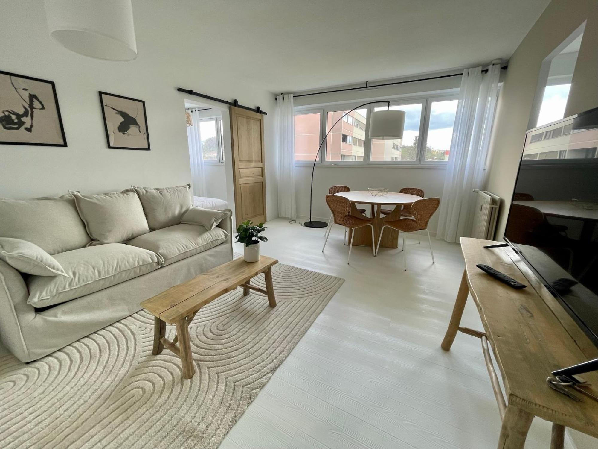 Au Coeur De La Ponetie Apartment Орияк Екстериор снимка